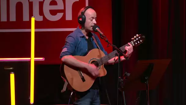 Fais-moi une place (à l'extrême droite) - La chanson de Frédéric Fromet