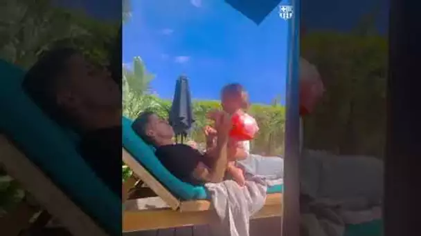 🤣🎶 Cancelo qui apprend à sa fille l'hymne du Barça ! #shorts