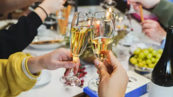 «Ça devient un produit de grand luxe» : avec l'inflation, le champagne grand absent des tables de…