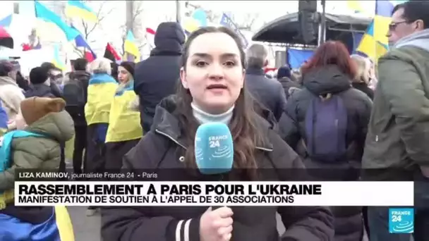 Un an après le début de l'invasion russe, un rassemblement à Paris en solidarité avec l'Ukraine