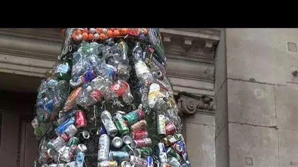 Un sapin de Noël en déchets à Londres