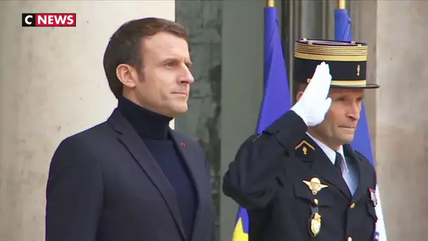 Selon son entourage, Emmanuel Macron est prêt à modifier l'âge pivot de départ à la retraite