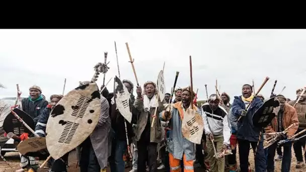 En Afrique du Sud, le peuple zoulou couronne son nouveau roi • FRANCE 24