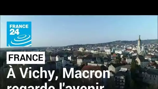 France : en déplacement à Vichy, Macron préfère "regarder l'avenir" • FRANCE 24