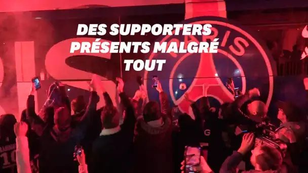 Avant le match PSG-Dortmund à huis clos, des milliers d’ultras accueillent le bus des joueurs