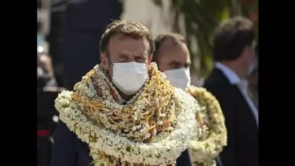 Emmanuel Macron couvert de fleurs : sa petite mésaventure en Polynésie