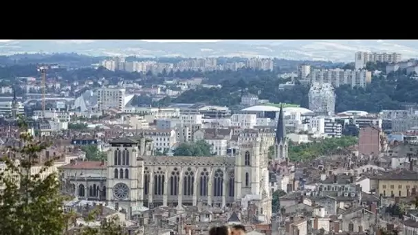 Covid-19 : Paris brandit le spectre d'une quatrième vague et multiplie les appels à la vaccination