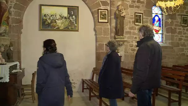 Un habitant offre un tableau de la Cène pour l'église de son village