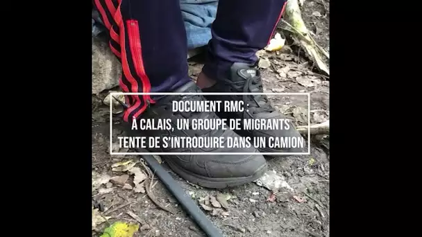 Document RMC: à Calais, un groupe de migrants tente de s'introduire dans un camion