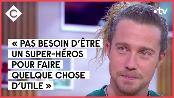 Julien Doré veut être un chanteur utile - C à vous - 14/12/2021