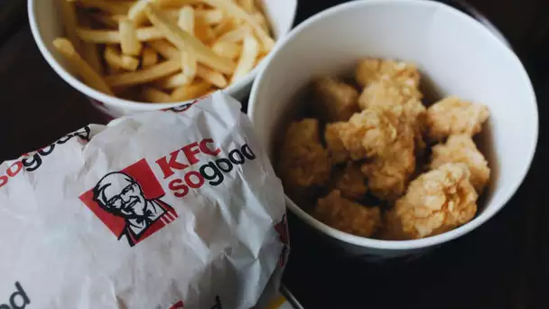 KFC : une femme fait une découverte dégoûtante en mangeant ses hot wings (photo)