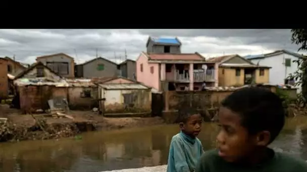 Après son passage sur La Réunion, le cyclone Batsirai approche de Madagascar • FRANCE 24