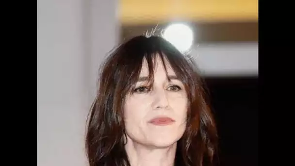 PHOTO – Terrible deuil pour Charlotte Gainsbourg : sa « bien-aimée Rita » est...