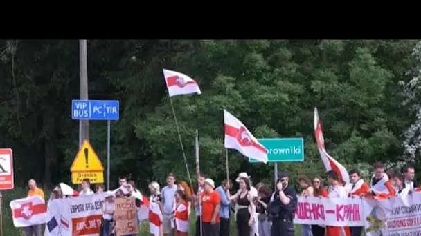 Des Bélarusses en exil manifestent en Pologne pour demander la réouverture de la frontière