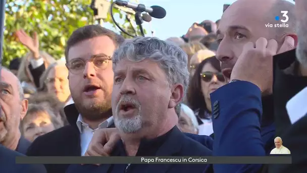 "L'introitu" chanté par les Chjami Aghjalesi en ouverture de la messe du pape François à Ajaccio