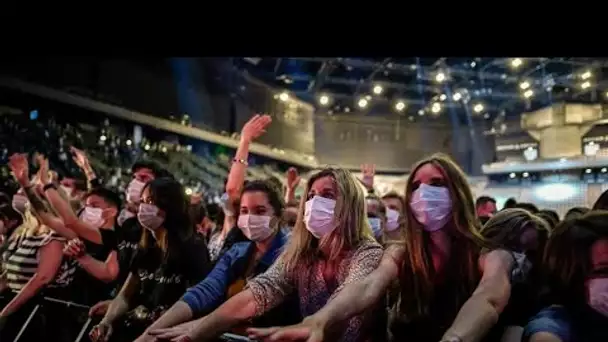 Covid-19 : 5000 fans d'Indochine réunis au premier grand concert-test en France