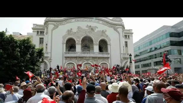 Tunisie : des manifestants se mobilisent contre "le coup d'État" du président Saïed