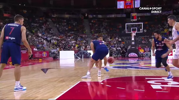 Coupe du Monde FIBA 2019 - 1/4 finale - Passe entre les jambes serbes !