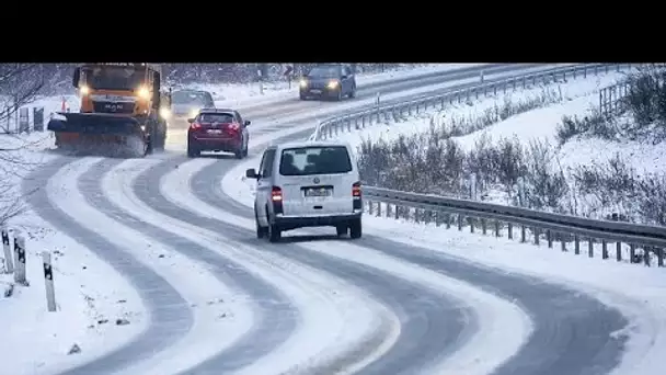 Les fortes chutes de neige causent des perturbations dans toute l'Europe