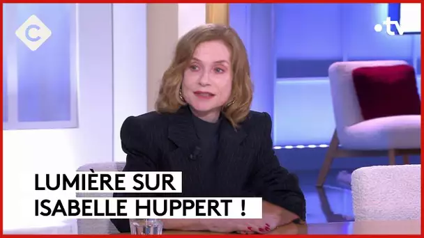 Isabelle Huppert, icône de cinéma… et de mode !  - C à Vous - 03/07/2024