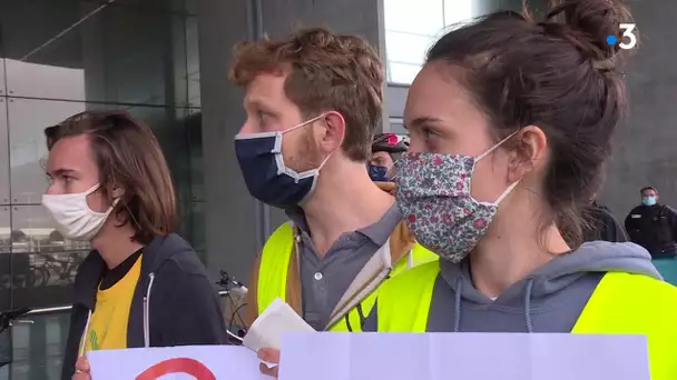 Les associations environnementales manifestent contre la navette Bordeaux-Paris