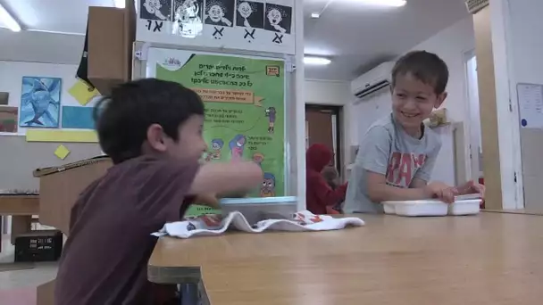 Covid-19 en Israël : retour à l'école pour les enfants, retour sur la plage pour d'autres