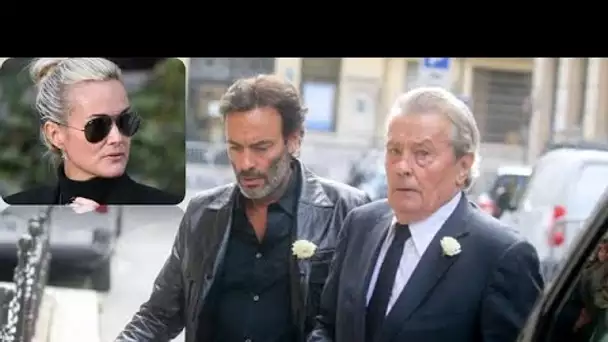 Héritage de Johnny Hallyday: une violente attaque contre Laeticia signée… Delon!