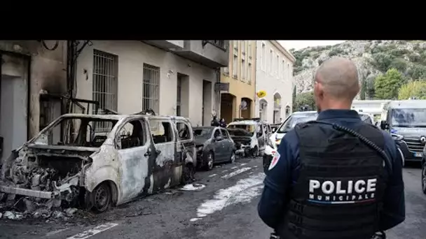 Cavaillon : quatre voitures de police incendiées devant le commissariat