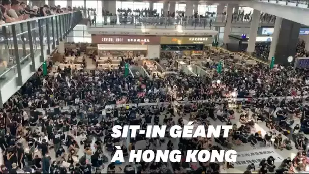 À Hong Kong, un sit-in géant paralyse l'aéroport