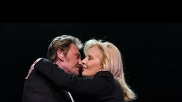 Sylvie Vartan toujours très émue de parler de Johnny Hallyday