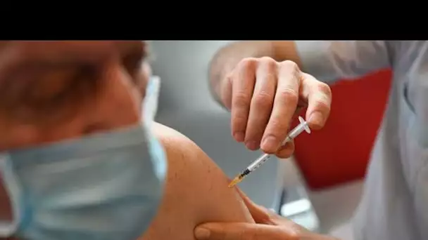 Covid-19 : en France, la campagne de rappel vaccinal lancée dès septembre pour les plus de 65 ans