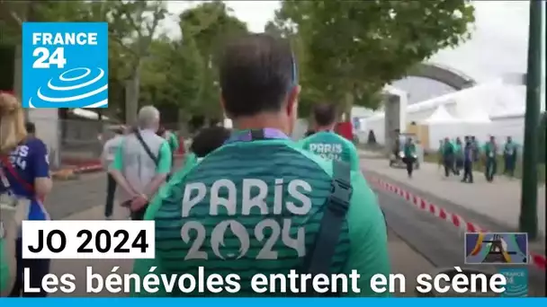 JO 2024 : l'aventure olympique débute pour 45 000 bénévoles • FRANCE 24