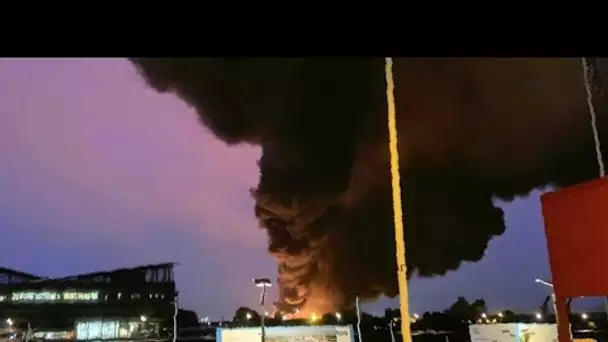 En IMAGES - Impressionnant incendie dans une usine Seveso à Rouen