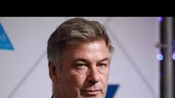 Tir mortel d'Alec Baldwin : le comédien responsable de la mort d'Halyna Hutchins ?...