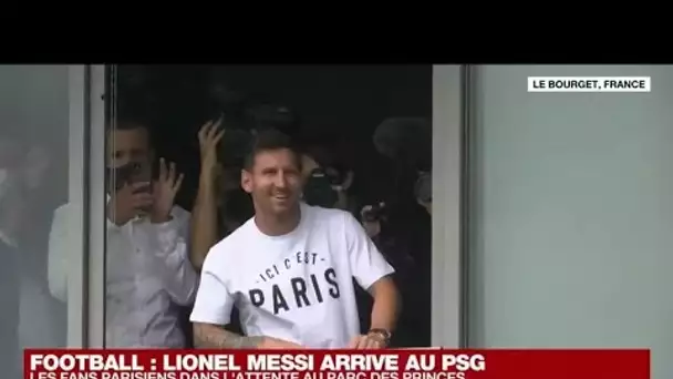 Football : Lionel Messi est arrivé à Paris pour signer avec le PSG • FRANCE 24