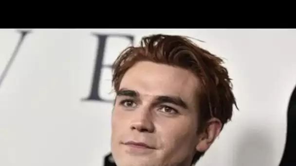 PHOTO KJ APA de Riverdale bientôt papa à 23 ans : la Française Clara Berry est...