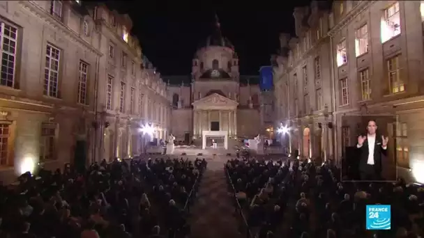 Macron rend hommage au "combat pour la liberté" de Samuel Paty