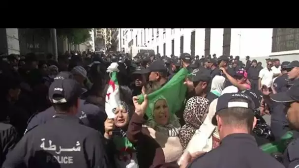 Contestation en Algérie, la police empêche la marche étudiante. Une première.