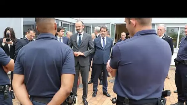 Violences policières : Édouard Philippe rencontre policiers et habitants à Évry