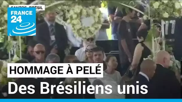 Le Brésil fait ses adieux à Pelé : des milliers de Brésiliens unis pour rendre hommage au "roi"