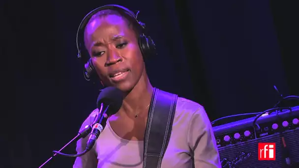 Rokia Traoré chante "Ilé" dans La bande passante