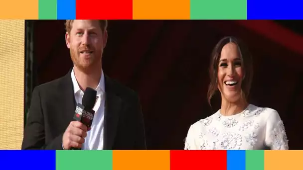 PHOTOS – Meghan Markle divine en mini robe Valentino, Harry éclipsé au Global Citizen Live