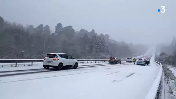 De la neige sur l'autoroute A20, dans la Haute-Vienne