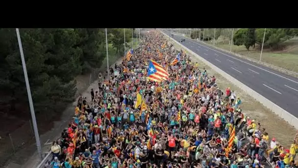 Manifestation massive des indépendantistes à Barcelone contre la condamnation de leurs dirigeants