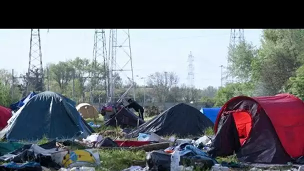 Évacuation d'un important camp de migrants dans le nord de la France