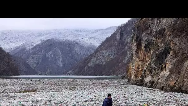 En Bosnie-Herzégovine, cette rivière de déchets causée par les décharges illégales