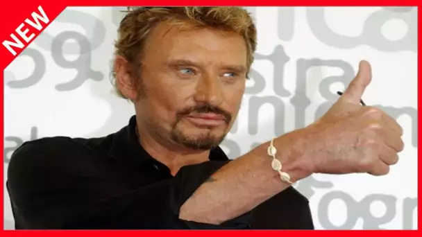 ✅  Johnny Hallyday rongé par le cancer : cette dernière opération qui a échoué