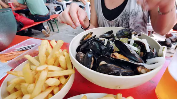 «C'est une tradition» : à la braderie de Lille, les moules-frites restent incontournables