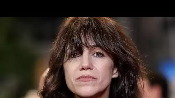 Charlotte Gainsbourg « acculée » : sa réaction radicale à la mort de son père