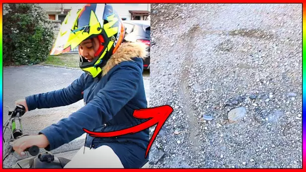 MA COUSINE SARAH TESTE LA MOTO CROSS ELLE FONCE ET FAIT UN ACCIDENT DANS PORTAIL DU VOISIN